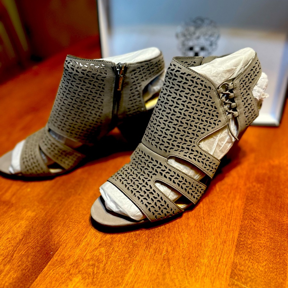 Vince Camuto Esten Shoes-never worn still in box.